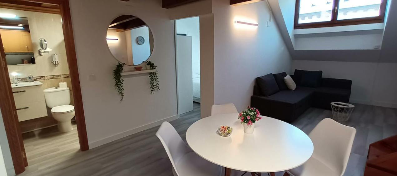 El Atico Nuevo En El Centro Con Ascensor, Garaje, Aire Acondicionado Y Wifi Lejlighed Biescas  Eksteriør billede